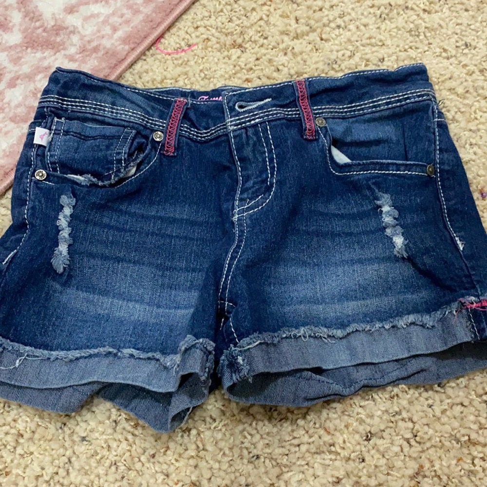 girls jean shorts w pink detailing size 9/10